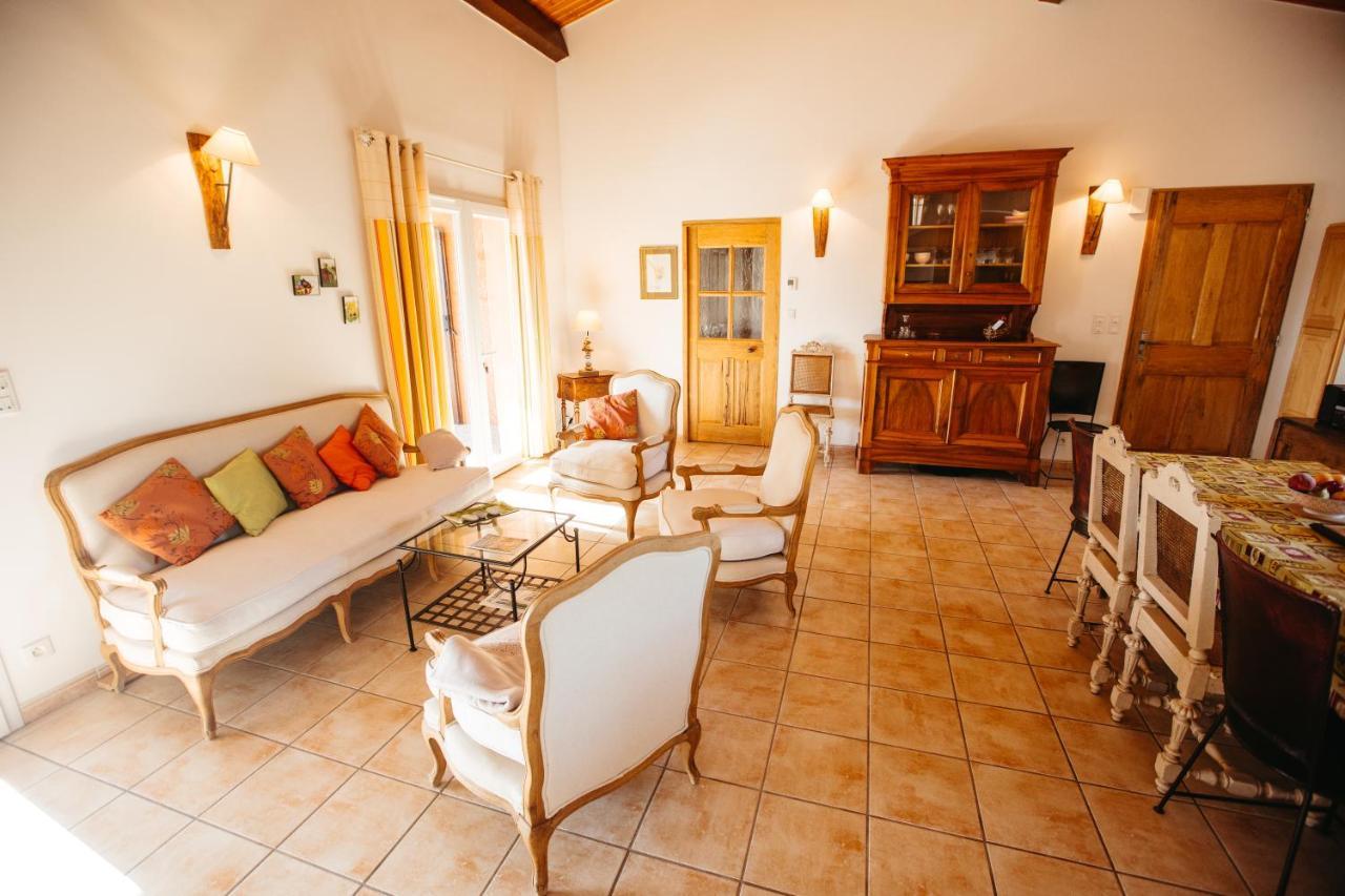 Les Villas De Perret Joyeuse Dış mekan fotoğraf