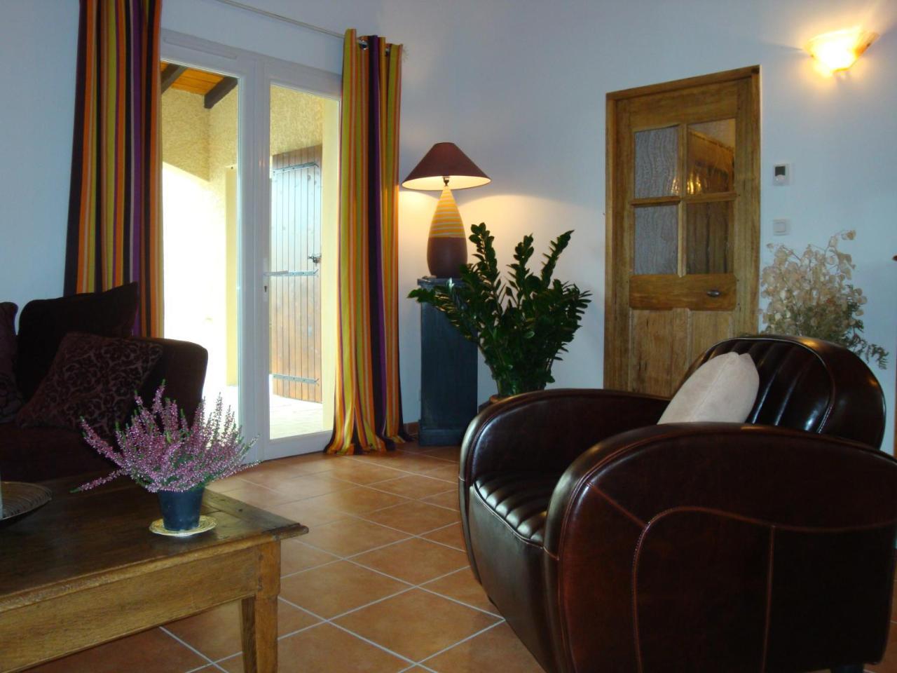 Les Villas De Perret Joyeuse Dış mekan fotoğraf